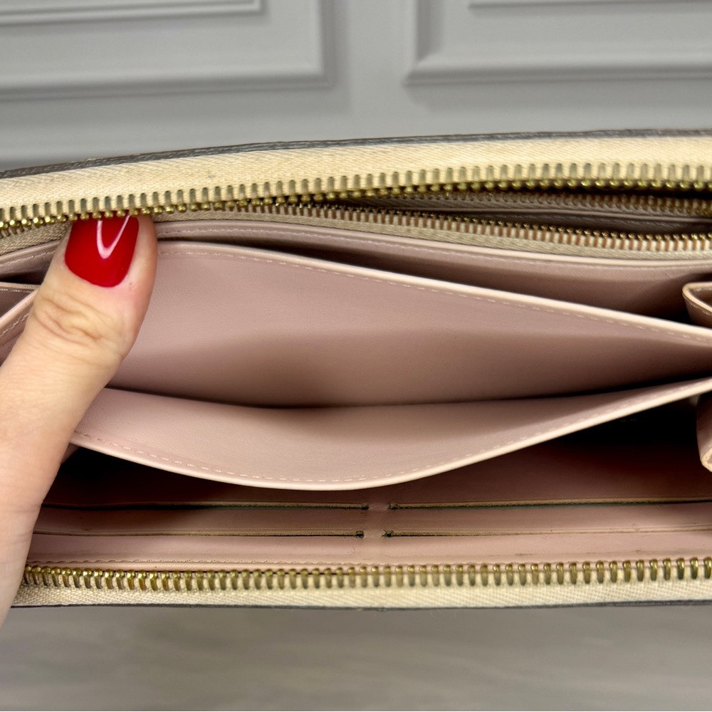 Louis Vuitton Vernis Cream Patent Leather Long Zip Wallet | Authentic - Picture 13 of 15